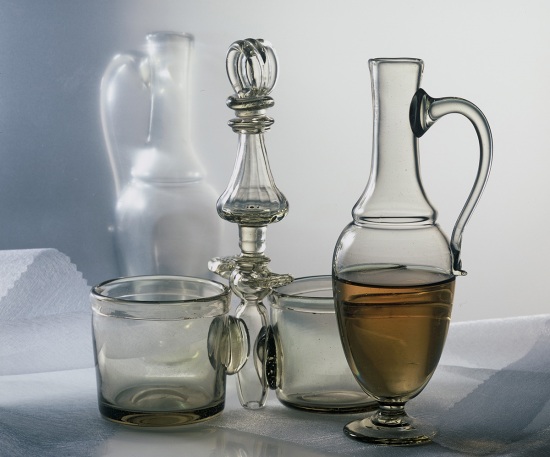 Cruet hotshaped glass